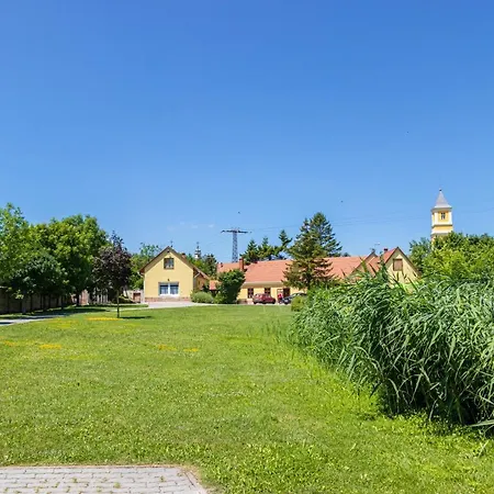 Bed & Breakfast Novák Ház Csakvar