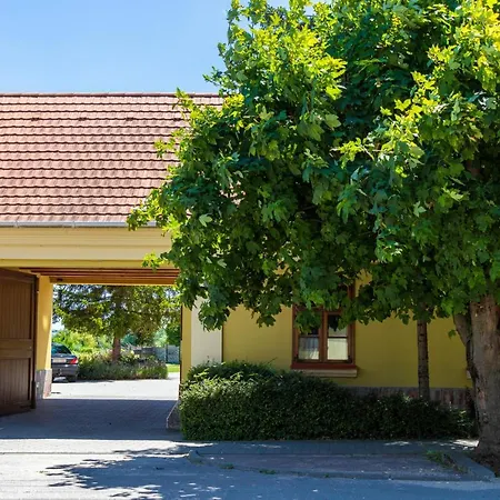 Novák Ház Bed & Breakfast